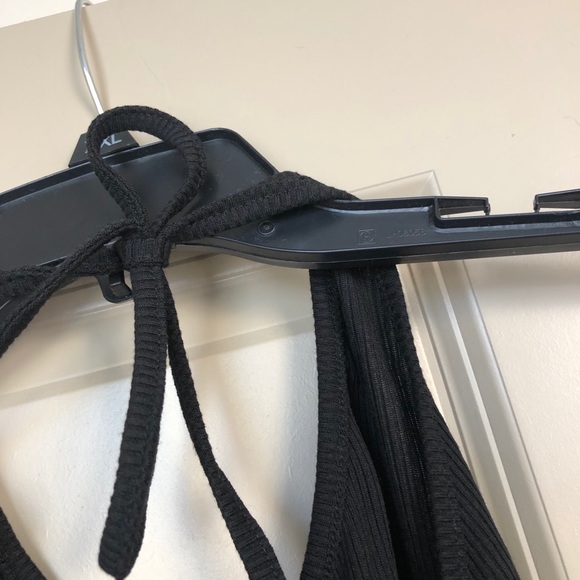 Embroidered butterfly crop top - Picture 3 of 5